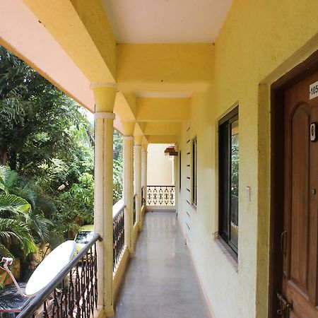 Oyo 7333 V Palms Hotel Candolim Esterno foto