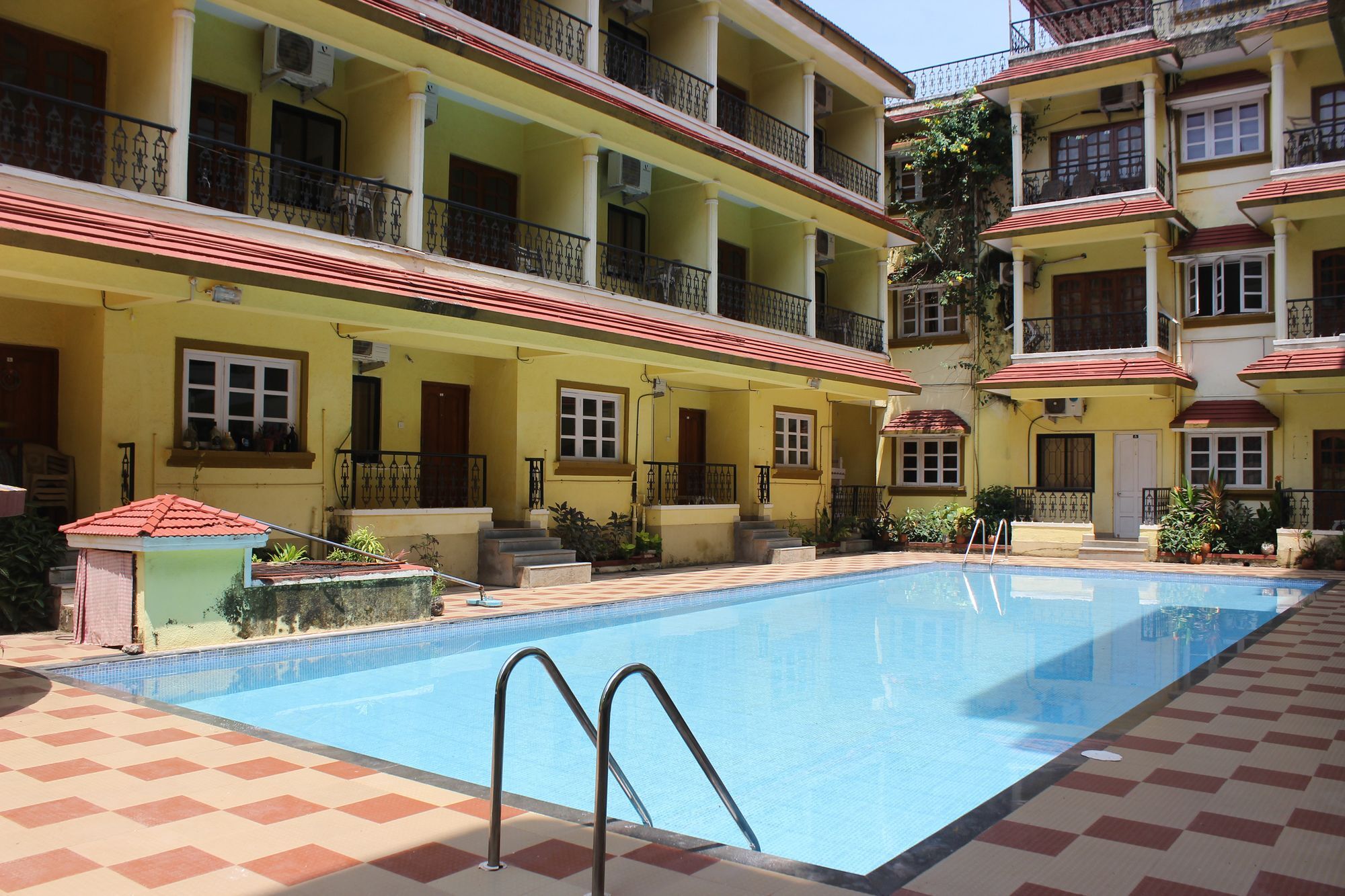 Oyo 7333 V Palms Hotel Candolim Esterno foto