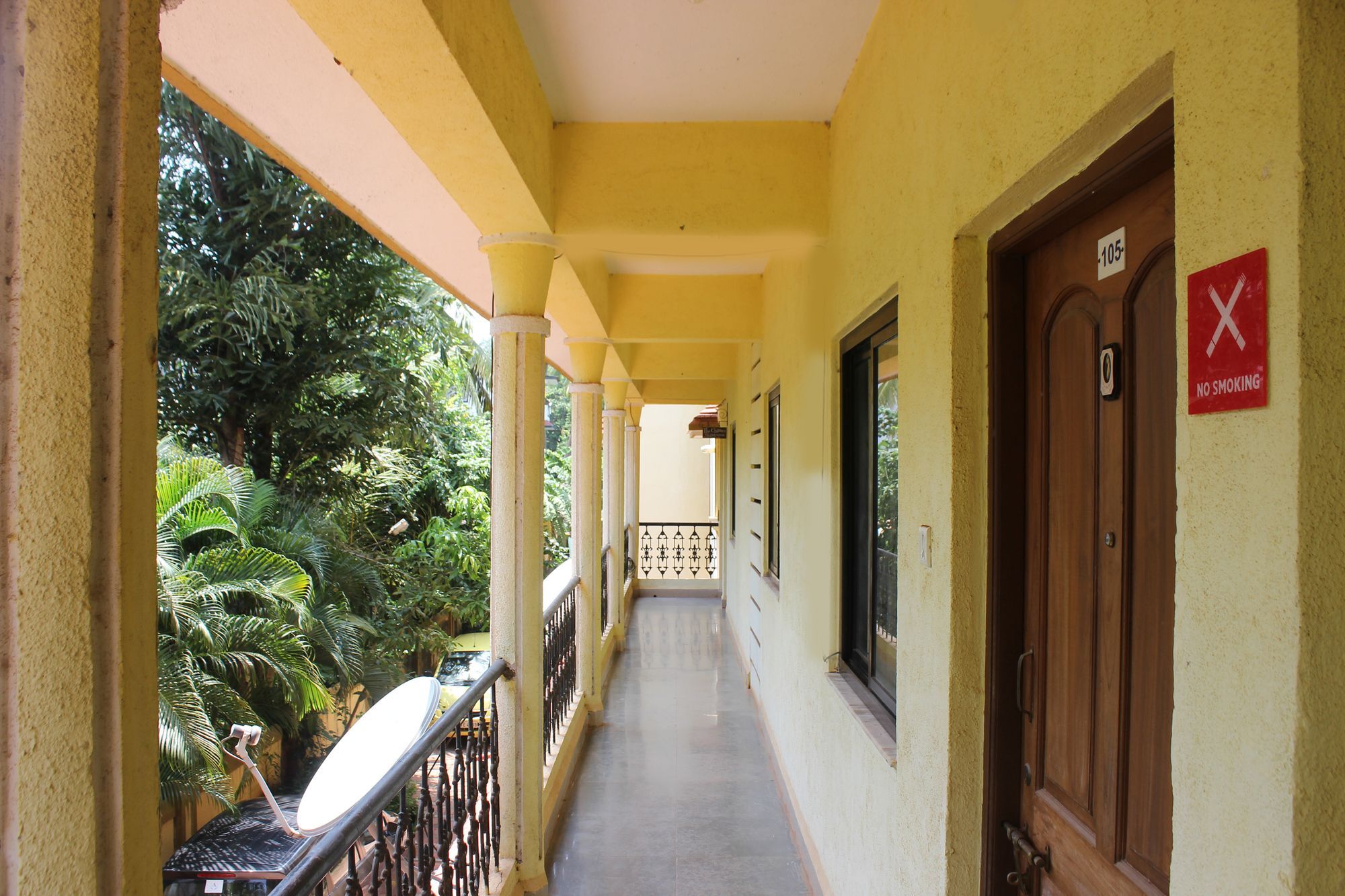 Oyo 7333 V Palms Hotel Candolim Esterno foto